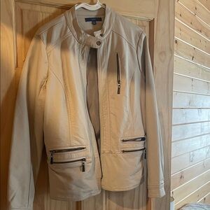 Apt. 9 Woman’s white Leather Jacket with Zipper Accents